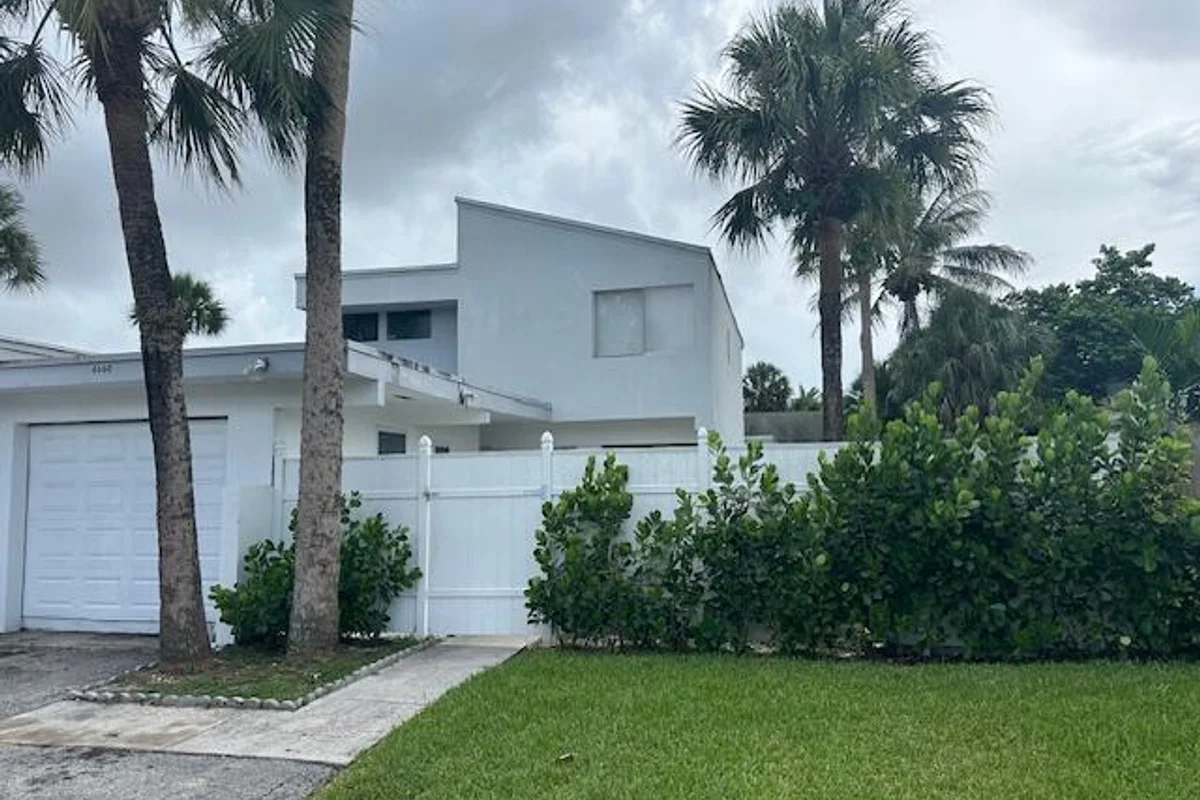 4660 NW 6th Ct, Delray Beach: photo 1 of 3
