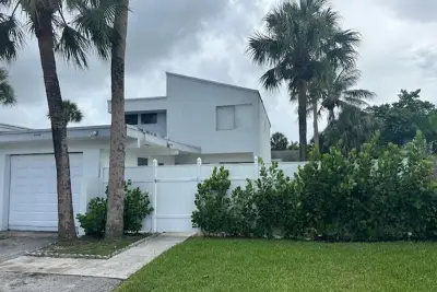 4660 NW 6th Ct, Delray Beach: photo 1 of 3