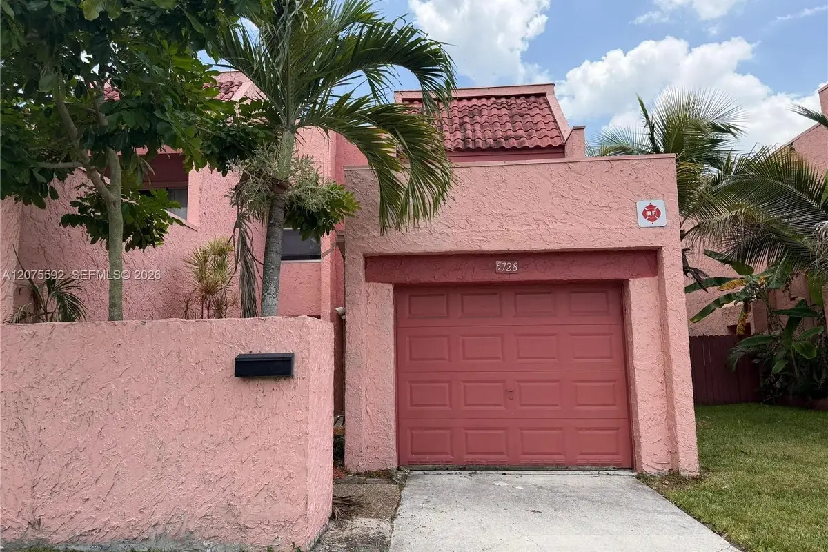 5728 NW 16th St #24, Lauderhill: photo 1 of 15