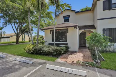 7387 NW 34th St, Lauderhill: photo 1 of 31