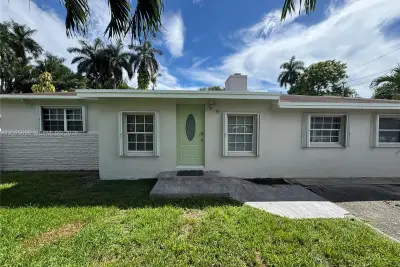 88 NW 85th St #1, Miami: photo 1 of 27