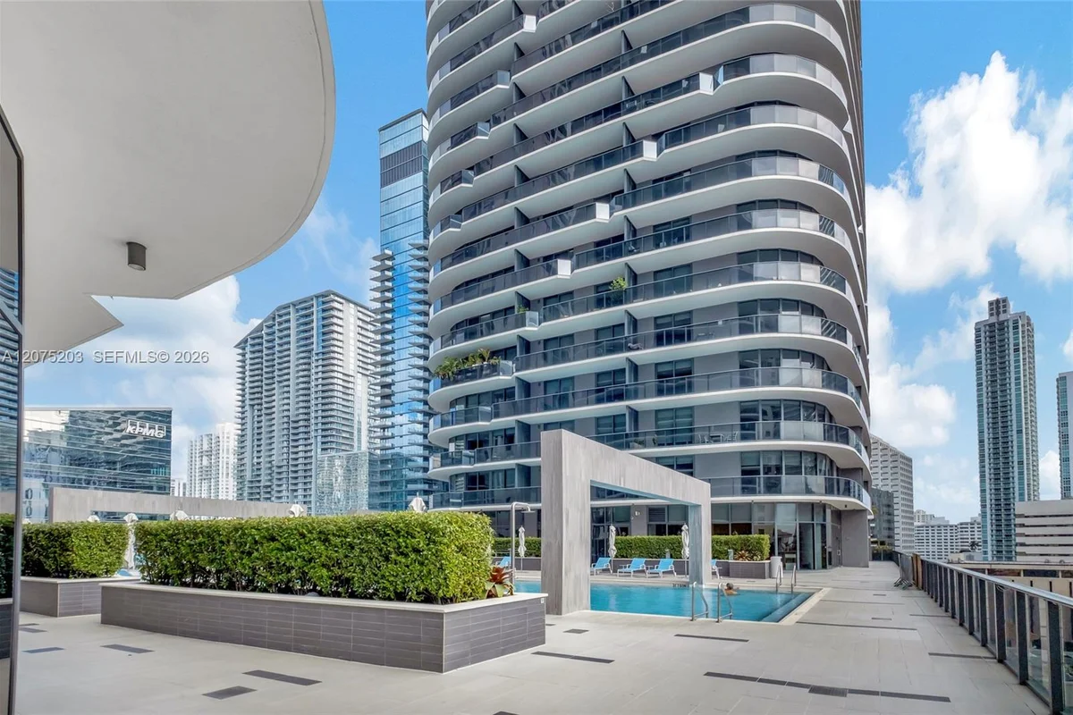Condo in Miami: photo 1 of 52