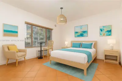 255 W 24th St #208, Miami Beach: photo 1 of 31