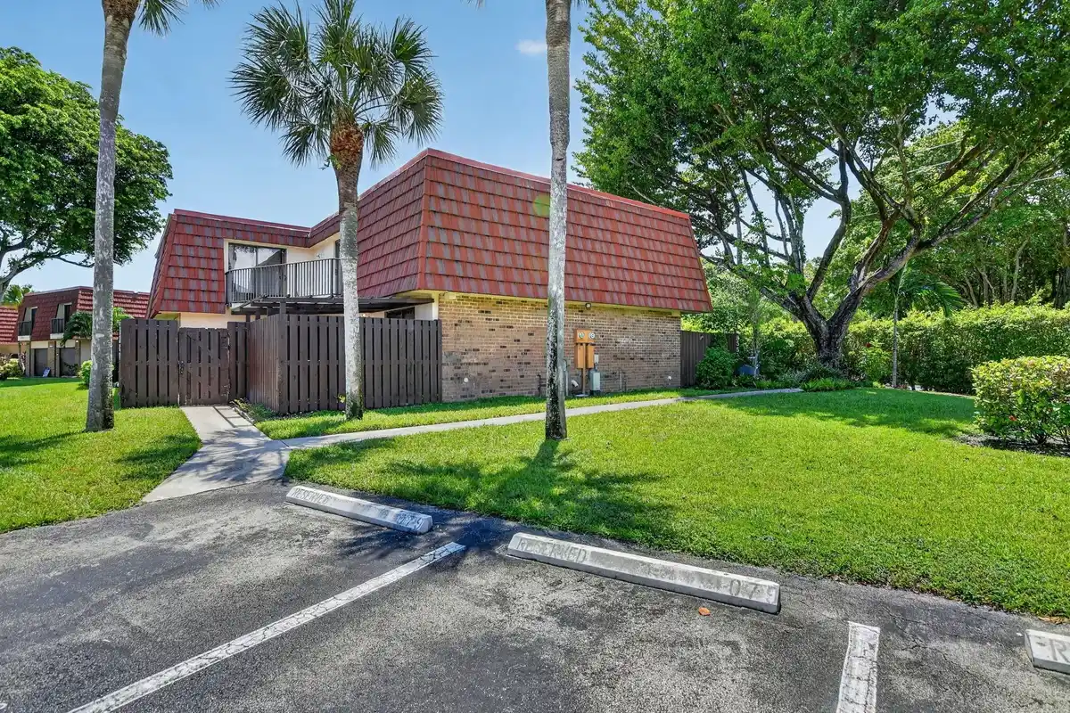 8558 Boca Rio Dr, Boca Raton: photo 1 of 34