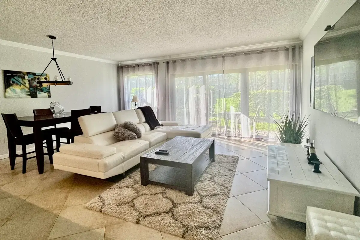 11863 Wimbledon Cir #401, Wellington: photo 1 of 19