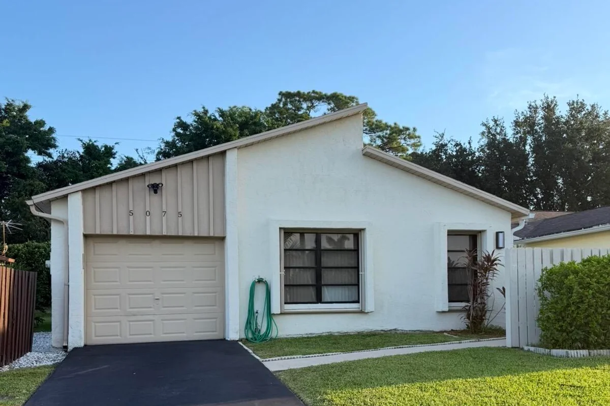 5075 Mirror Lakes Blvd, Boynton Beach: photo 1 of 31