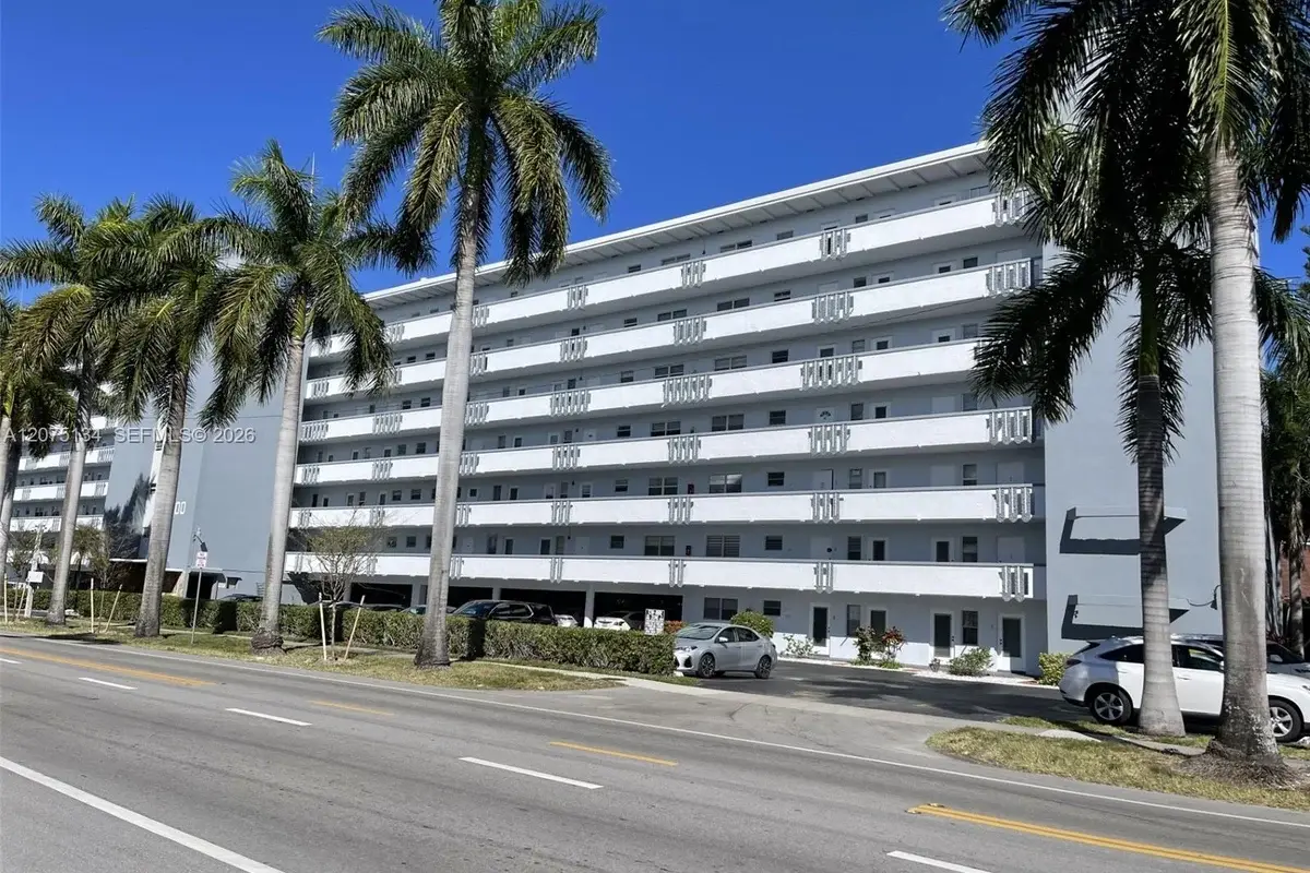 1000 NE 14th Ave #211, Hallandale Beach: photo 1 of 27