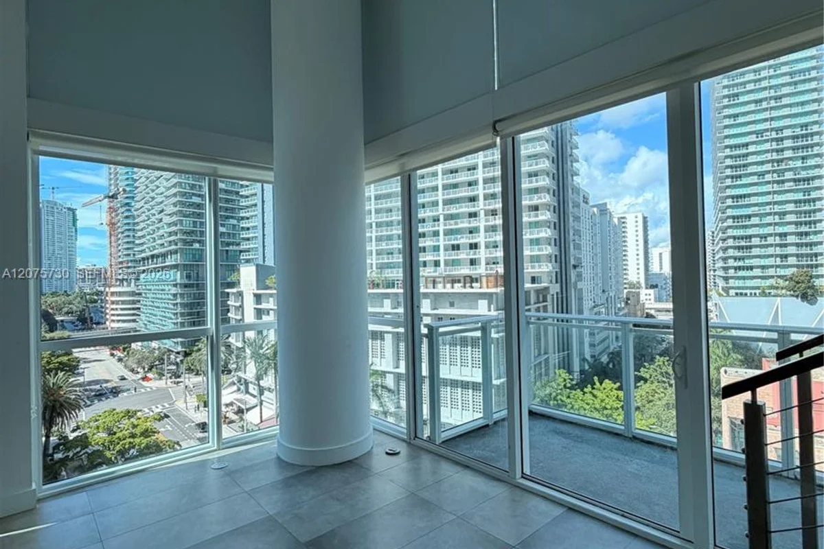 1080 Brickell Ave #913, Miami: photo 1 of 41