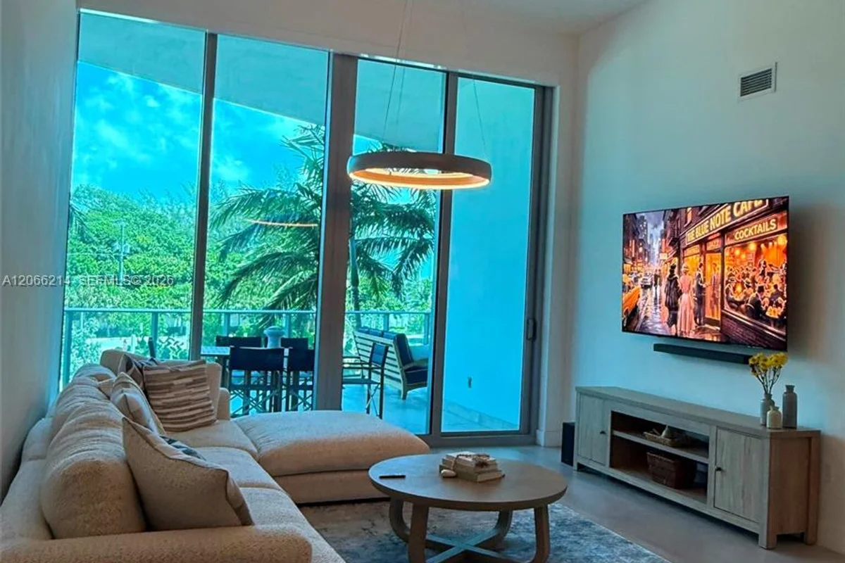 701 N Fort Lauderdale Blvd #214, Fort Lauderdale: photo 1 of 36