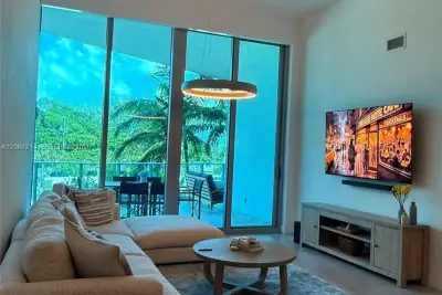 701 N Fort Lauderdale Blvd #214, Fort Lauderdale: photo 1 of 36