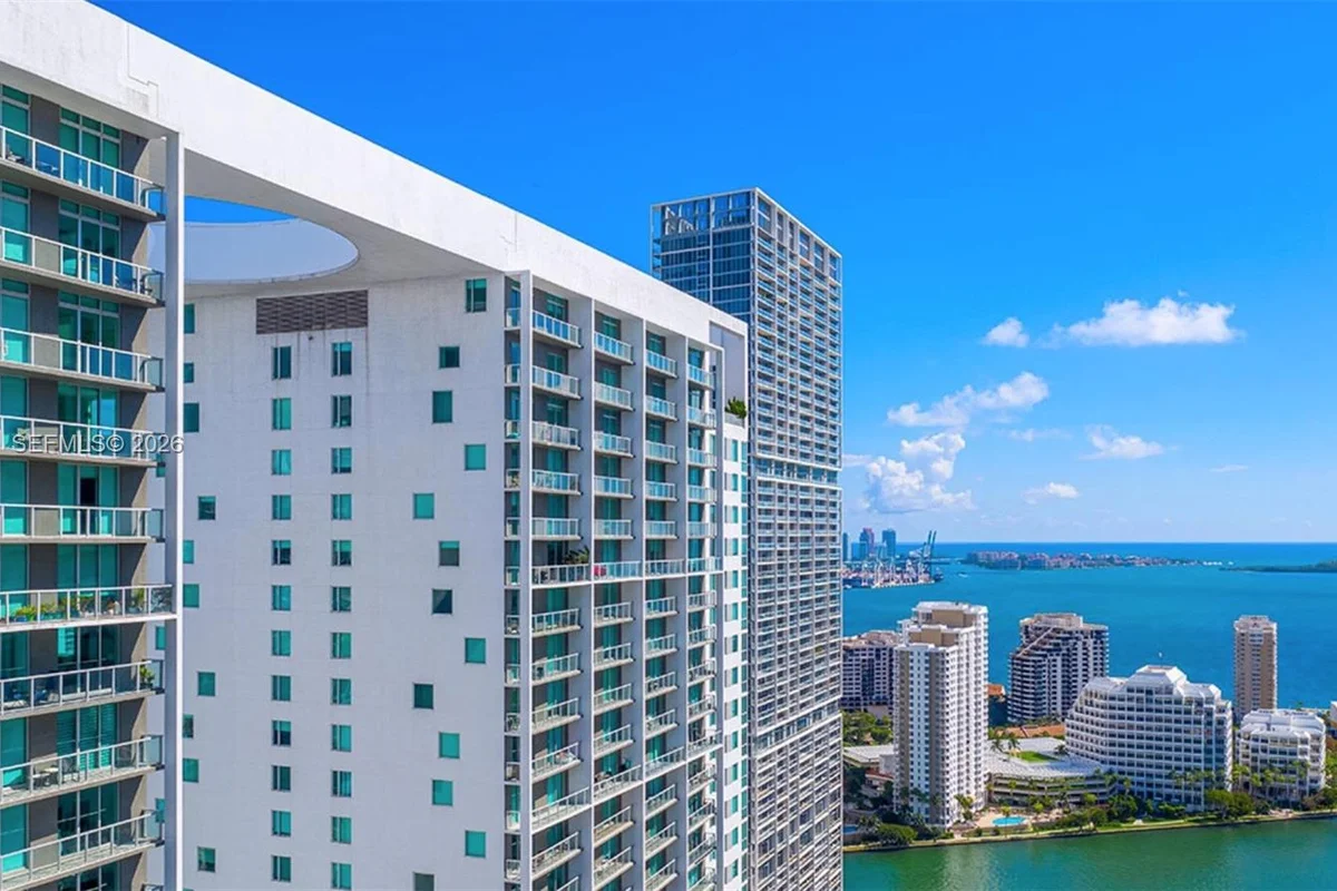 Condo in Miami: photo 1 of 4