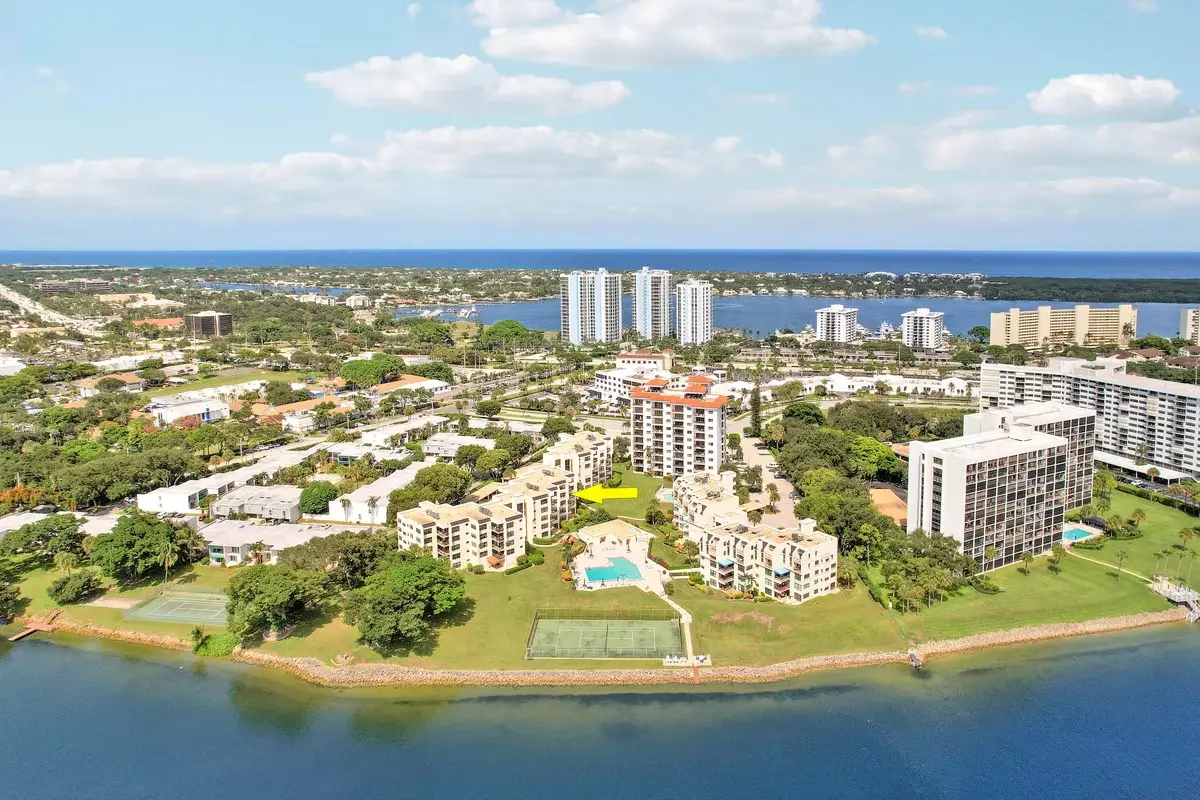 372 Golfview Rd #403, North Palm Beach: photo 1 of 41
