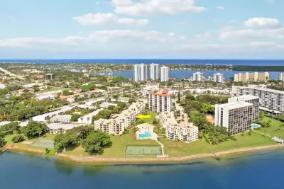 372 Golfview Rd #403, North Palm Beach: photo 1 of 41