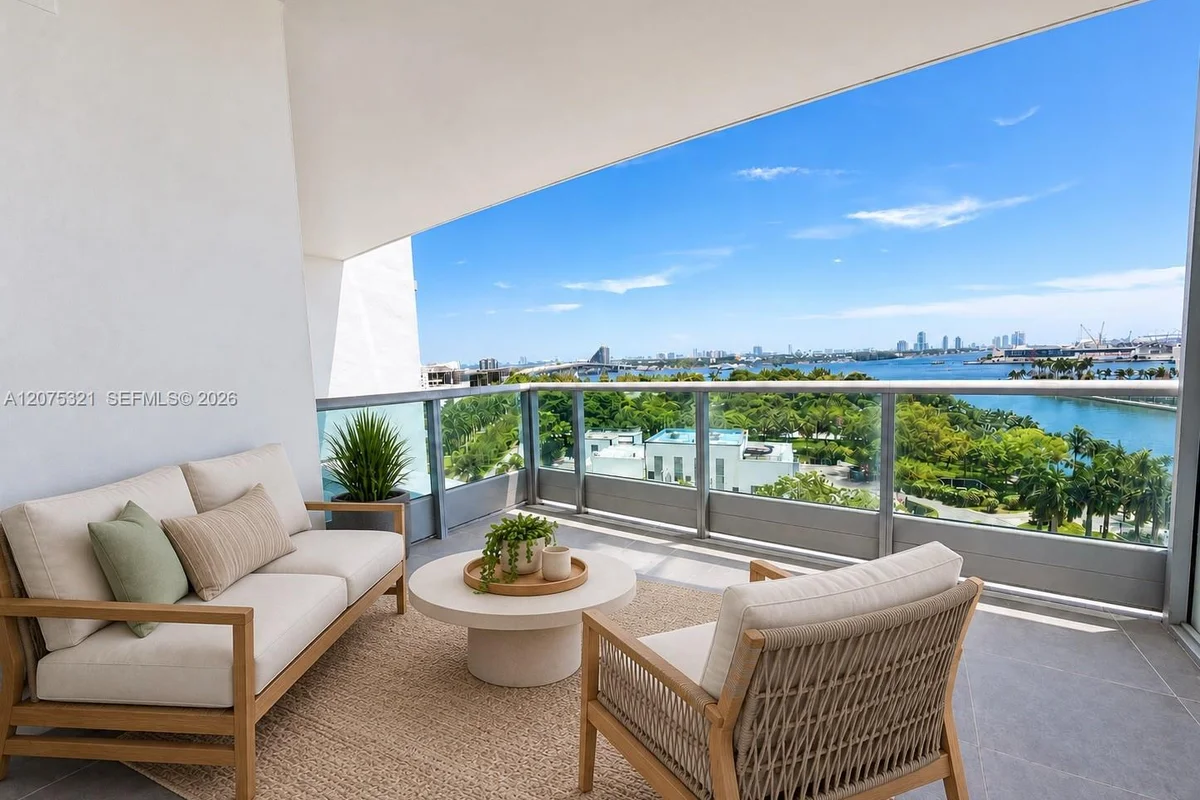 900 Biscayne Blvd #902, Miami: photo 1 of 25