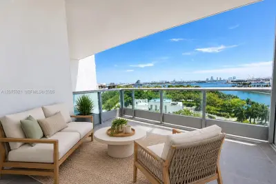 900 Biscayne Blvd #902, Miami: photo 1 of 25