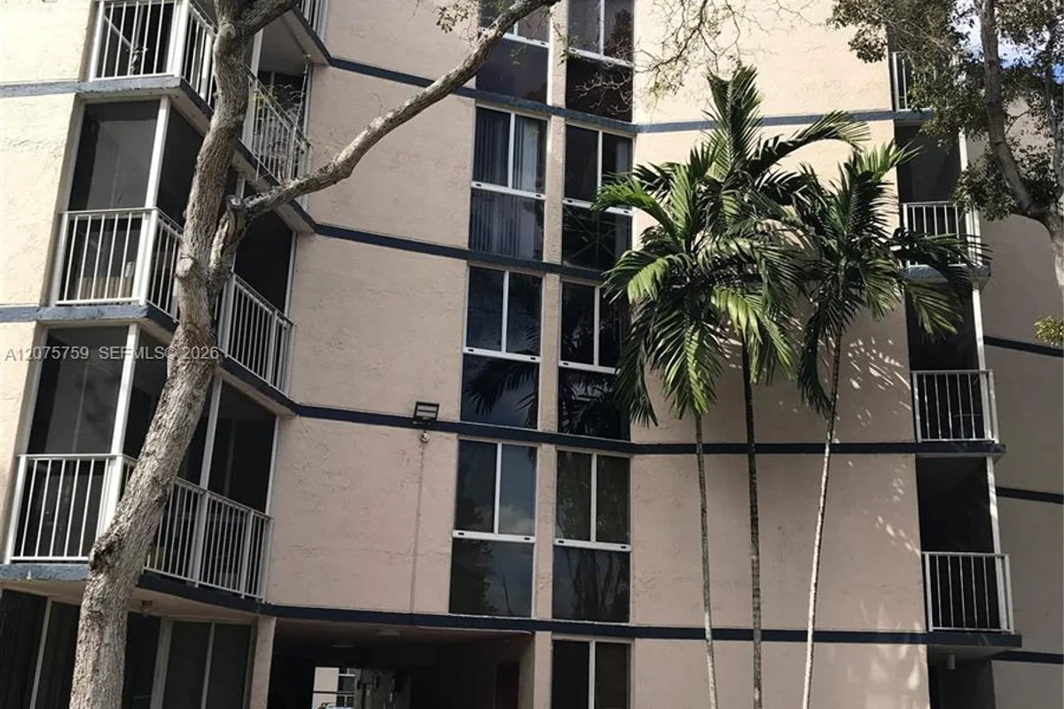 6955 NW 186th St #F310, Hialeah: photo 1 of 10