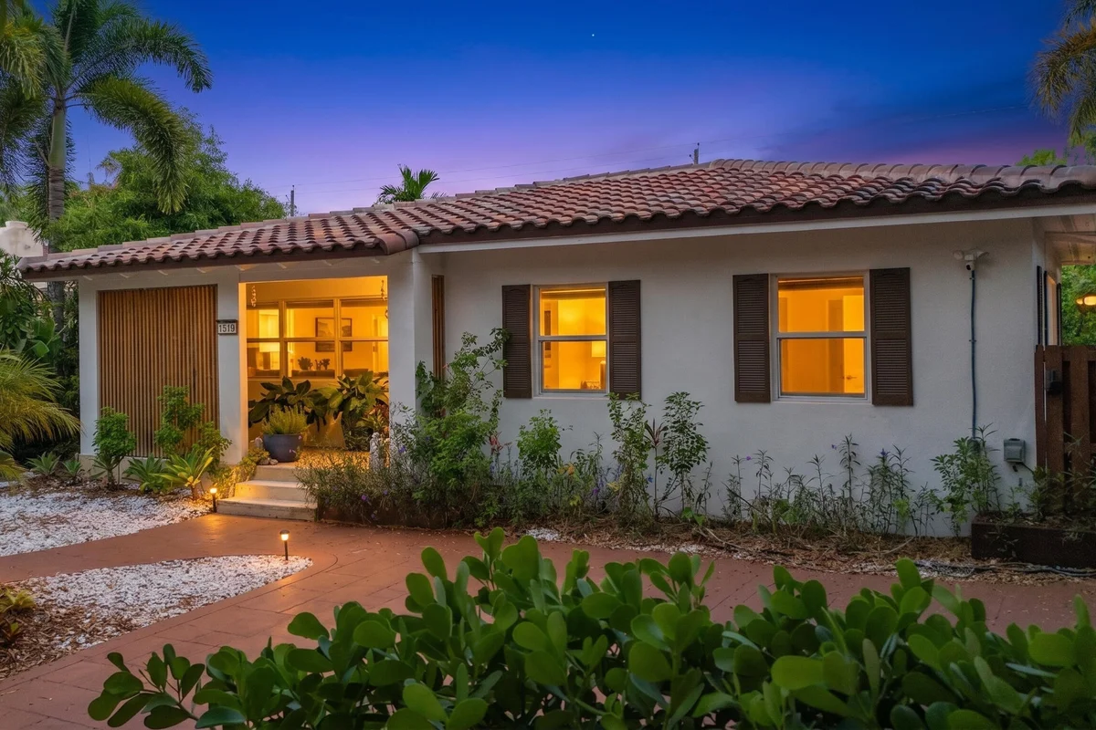 1519 Washington St, Hollywood: photo 1 of 30