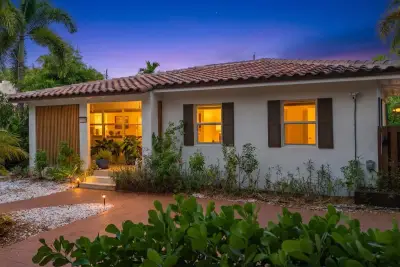 1519 Washington St, Hollywood: photo 1 of 30