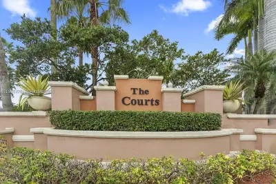 Condo in Doral: photo 1 of 11