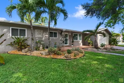 291 Lake Dr, Coconut Creek: photo 1 of 101