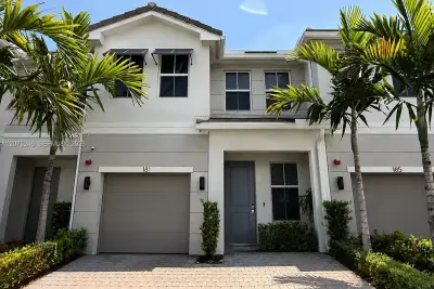 181 SW 170th Ave, Pembroke Pines: photo 1 of 44