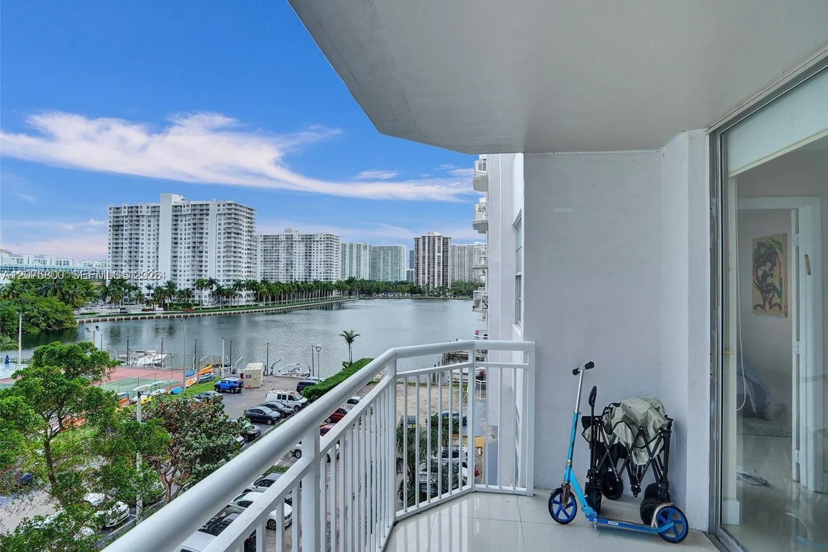 18061 Biscayne Blvd #502, Aventura: photo 1 of 30