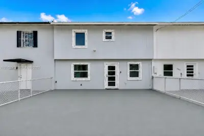 19137 NW 47th Ave, Miami Gardens: photo 1 of 30