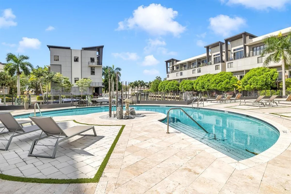 462 SE 1st Cir, Pompano Beach: photo 1 of 22