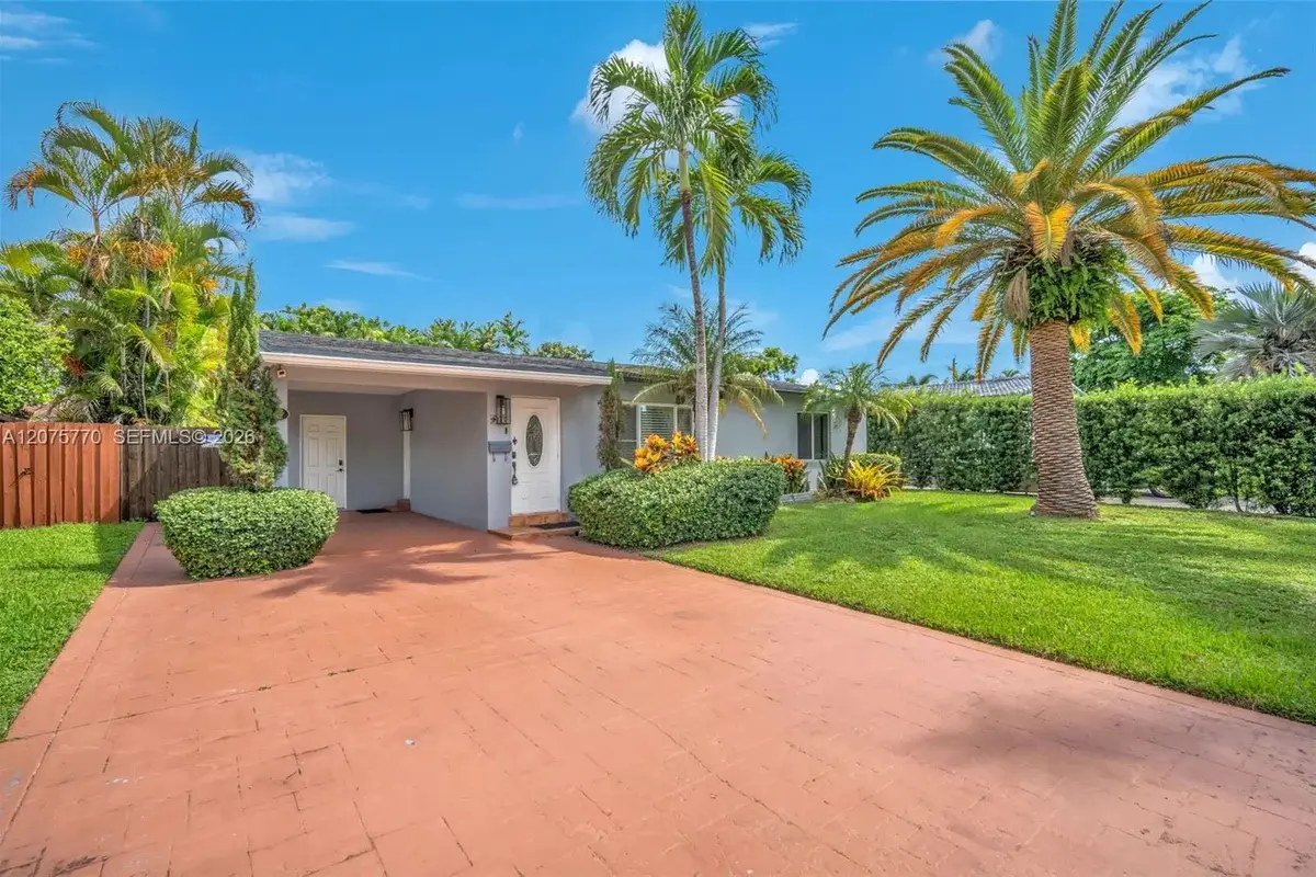 907 NE 5th St, Hallandale Beach: photo 1 of 34