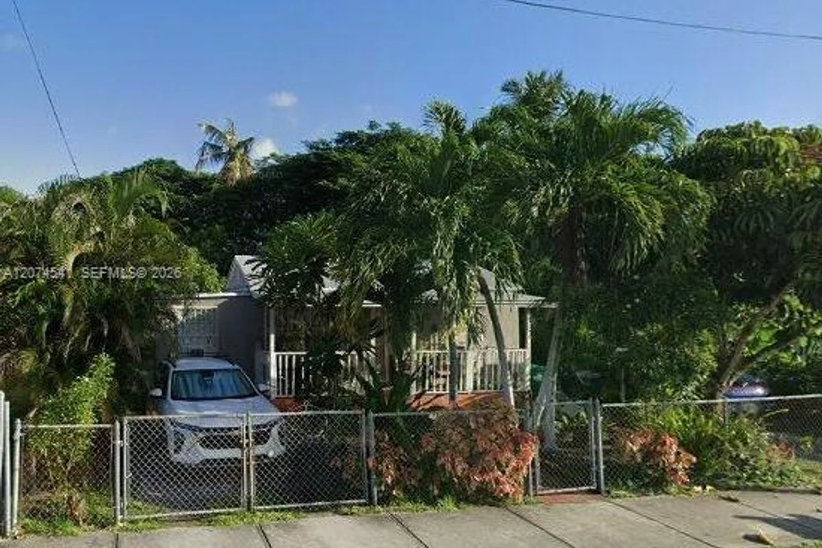 863 NW 113th St, Miami: photo 1 of 16