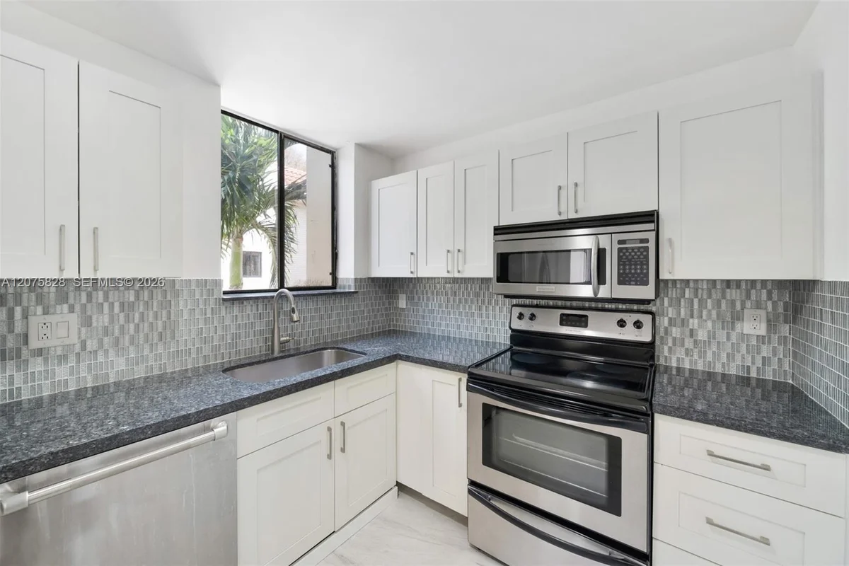 1401 NE 9th St #26, Fort Lauderdale: photo 1 of 44