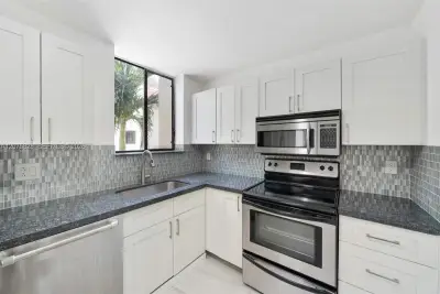 1401 NE 9th St #26, Fort Lauderdale: photo 1 of 44