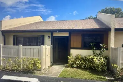 725 Banks Rd, Margate: photo 1 of 14