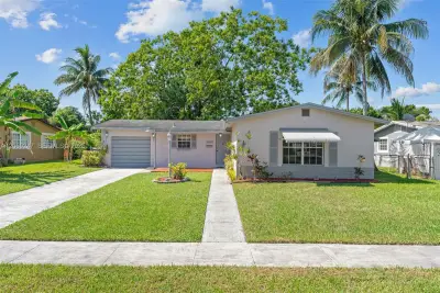 6840 SW 10th Ct, North Lauderdale: photo 1 of 37
