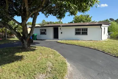 7820 Orleans St, Miramar: photo 1 of 32