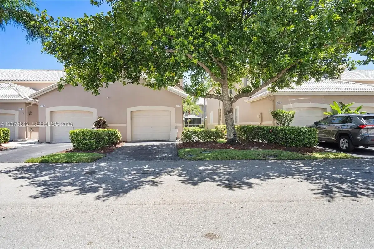 2224 Salerno Cir, Weston: photo 1 of 44