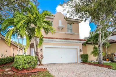 3955 NE 11th Dr, Homestead: photo 1 of 28