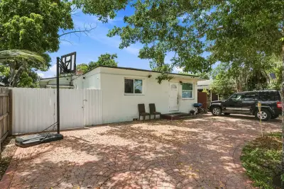 1010 Burlington St, Opa-locka: photo 1 of 66
