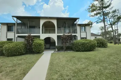 334 Knotty Pine Cir #D-2, Lake Worth: photo 1 of 15