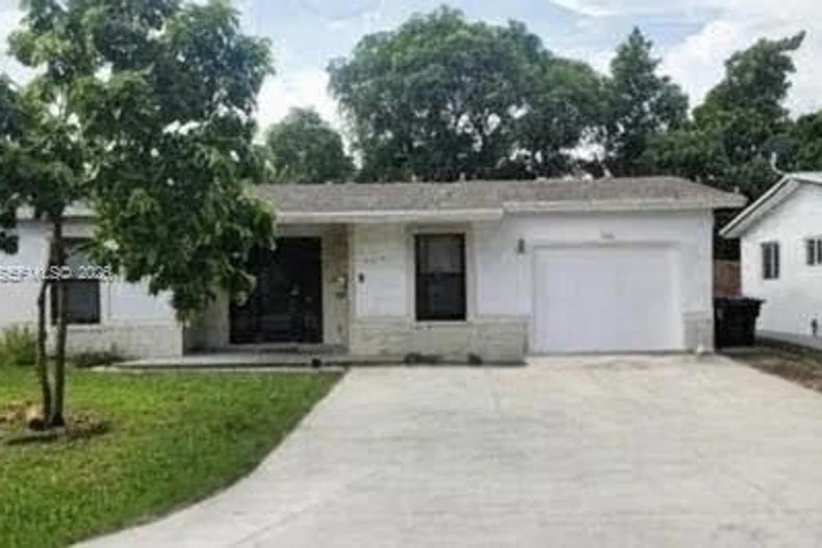 6240 SW 8th St, North Lauderdale: photo 1 of 6