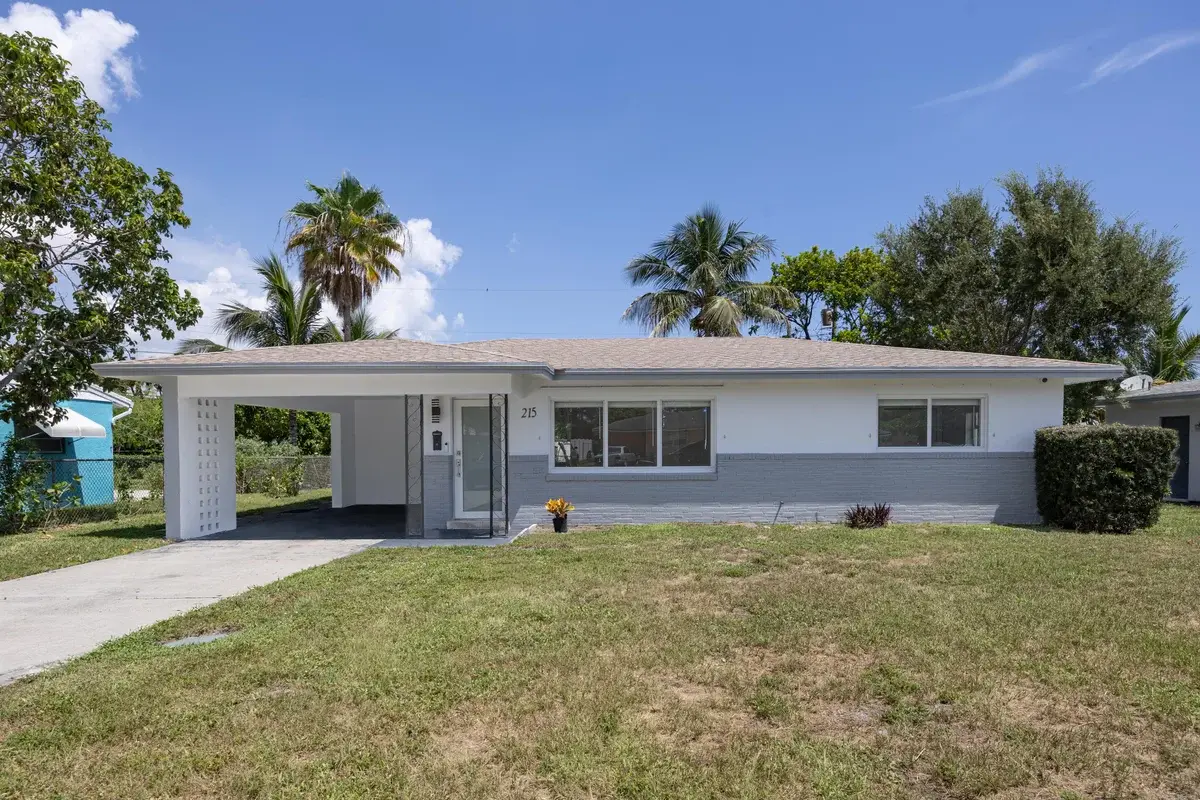 215 Evergreen Dr, West Palm Beach: photo 1 of 36