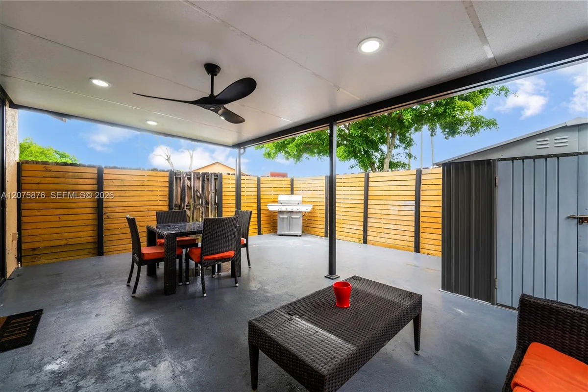 6711 NW 193rd Ter, Hialeah: photo 1 of 37