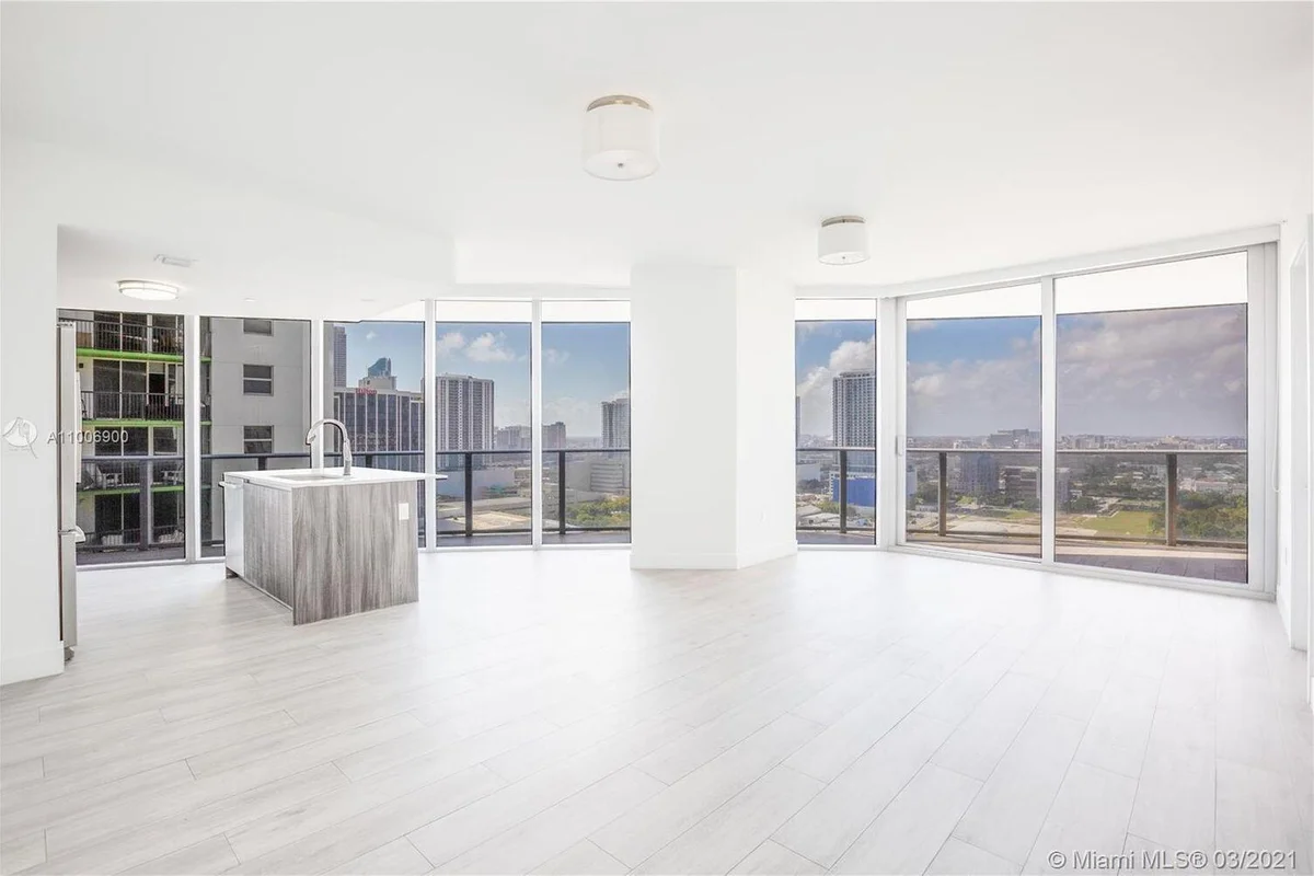 488 NE 18th St #2200, Miami: photo 1 of 19
