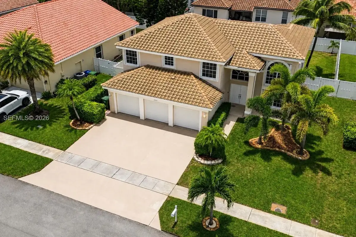 18341 NW 10th St, Pembroke Pines: photo 1 of 39