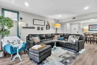 2721 Ocean Club Blvd #104, Hollywood: photo 1 of 40