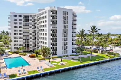 2800 N Flagler Dr #413, West Palm Beach: photo 1 of 38