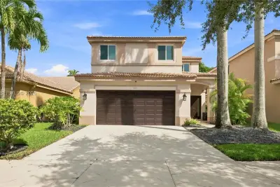445 Conservation Dr, Weston: photo 1 of 31