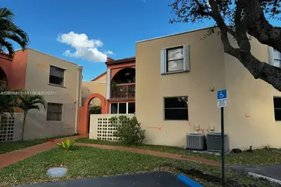 10257 NW 9th St Cir #102-10, Miami: photo 1 of 12