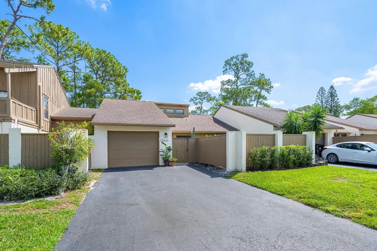 12621 Shady Pines Ct, Wellington: photo 1 of 28