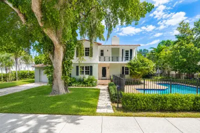 1601 SE 2nd St, Fort Lauderdale: photo 1 of 35